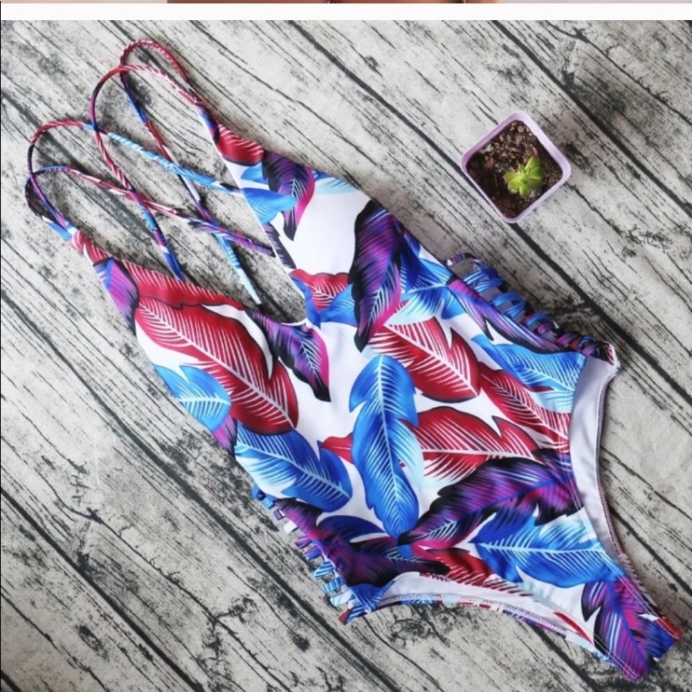 New Plunging v neck strappy swimsuit - Picture 6 of 7